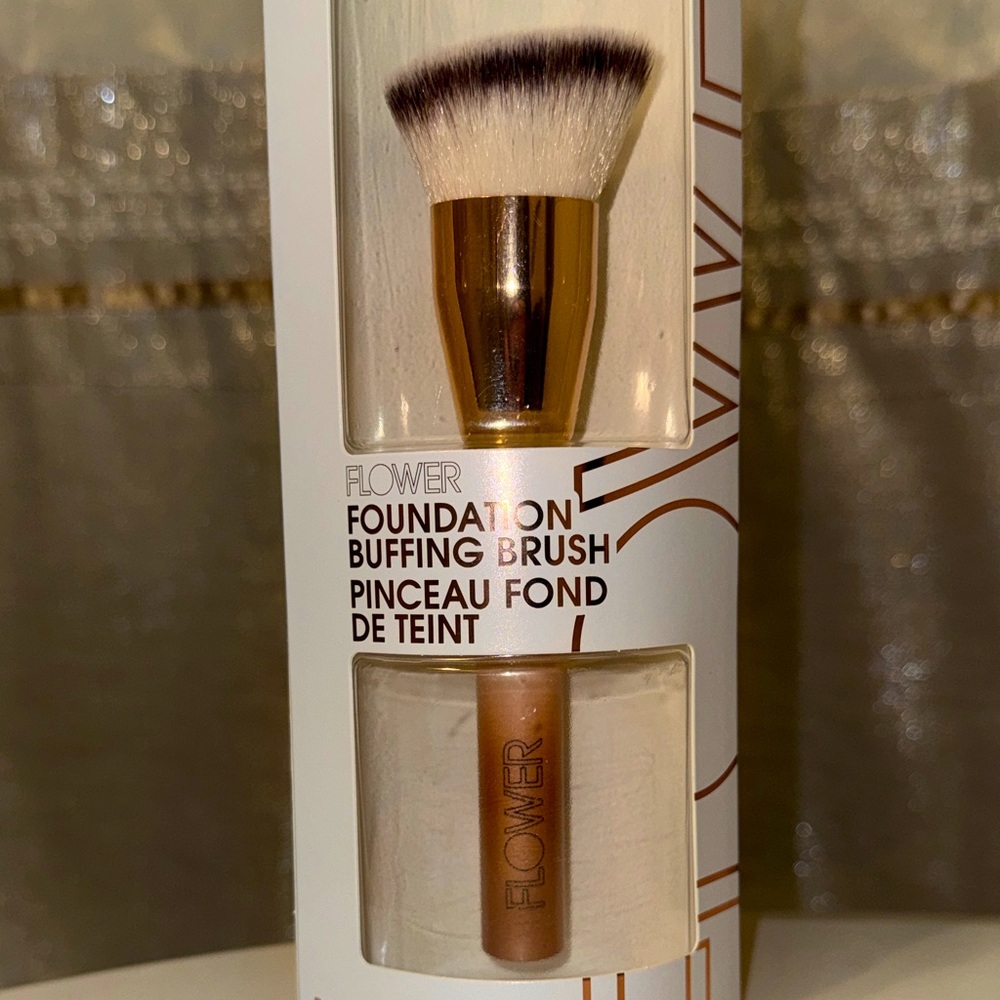 Flower Foundation Buffing Face Makeup Brush